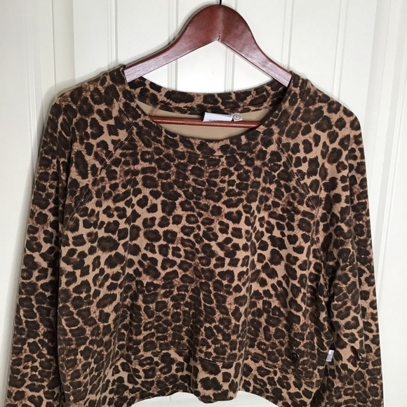 Good American Cheetah Print Cropped Crew Neck Sweatshirt. - Picture 4 of 14